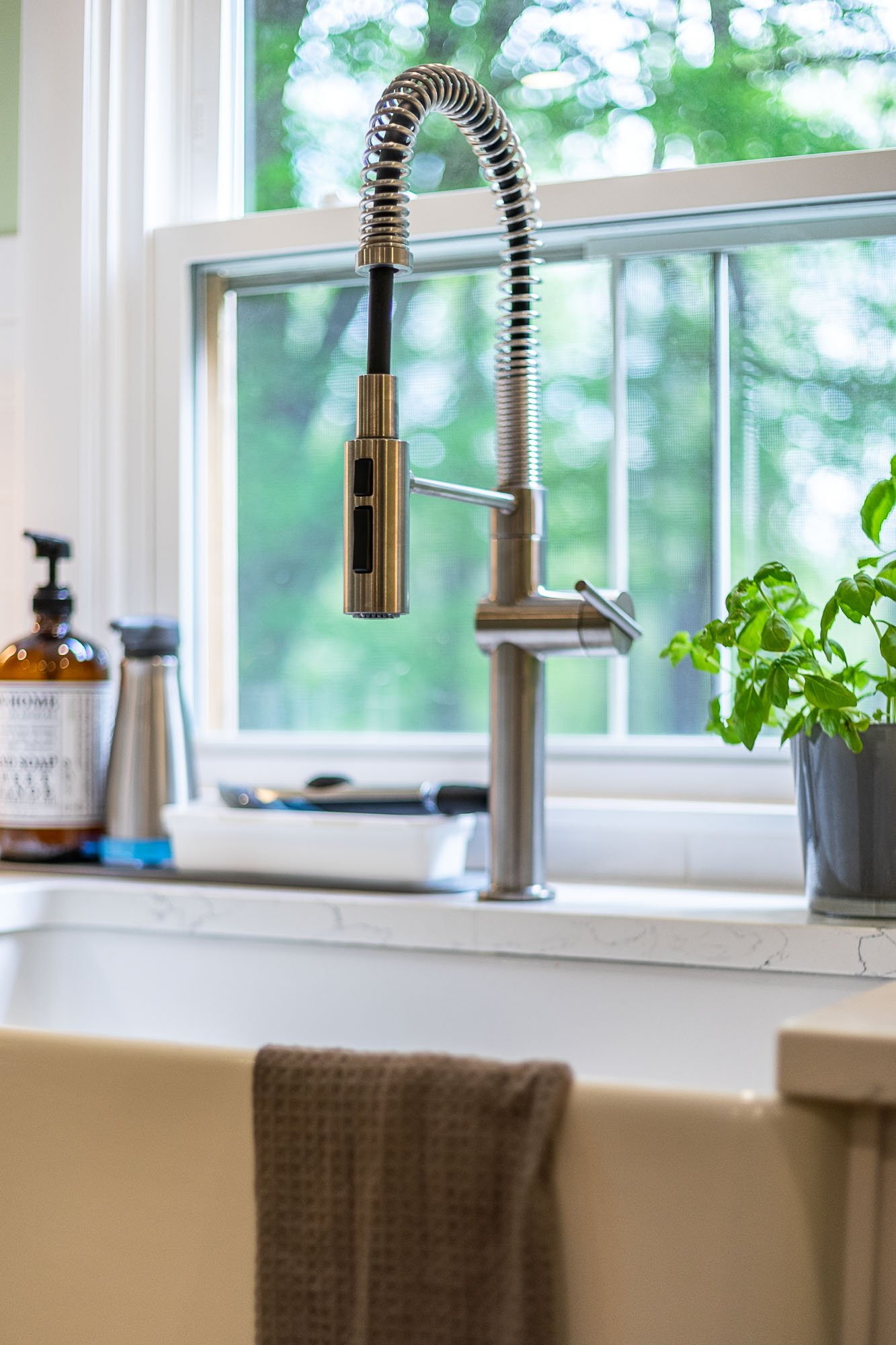 Sudbury Family Kitchen w/ Navy Island Dining Bar — view 14