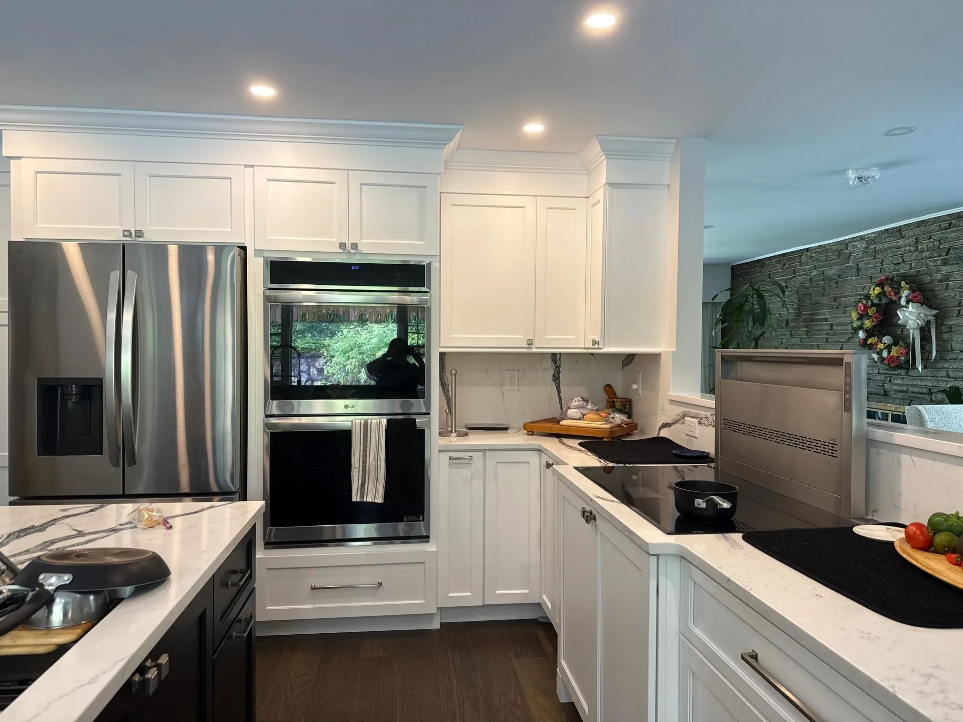 Revere Marble-Veined Modern Kitchen