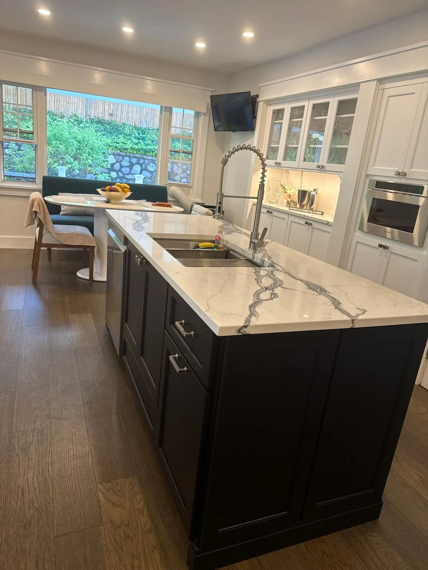 Revere Marble-Veined Modern Kitchen — view 3