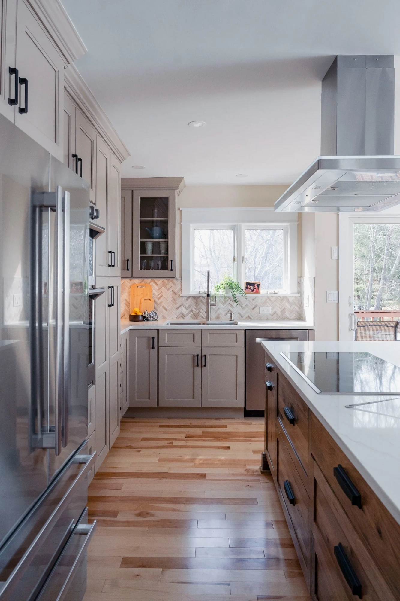 Hudson Modern Kitchen w/ Warm Tones — view 5